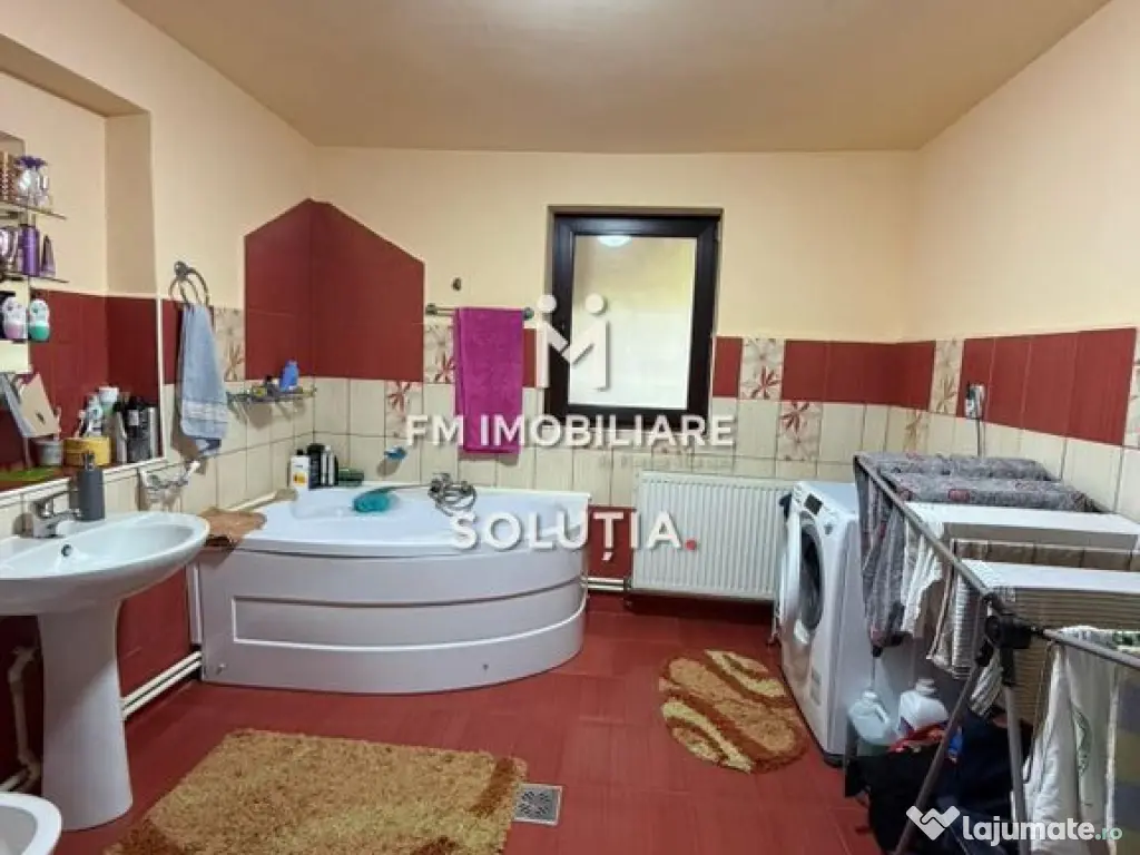 Casă spațioasă P+1 - 5 camere - teren 10 ari 