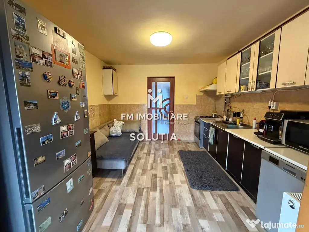 Casă spațioasă P+1 - 5 camere - teren 10 ari 