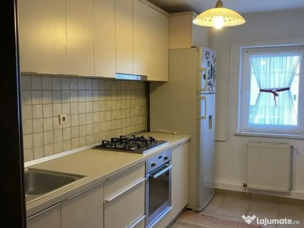 Apartament 2 camee zona Nerva Traian