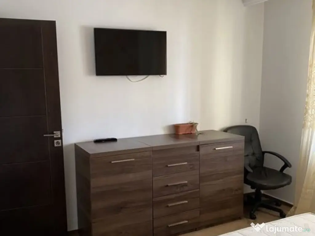 Apartament 2 camee zona Nerva Traian