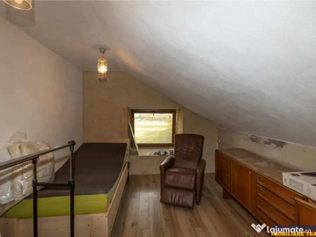 FILM! Constructie rustica tip Casa Verde, cu parau si panora 