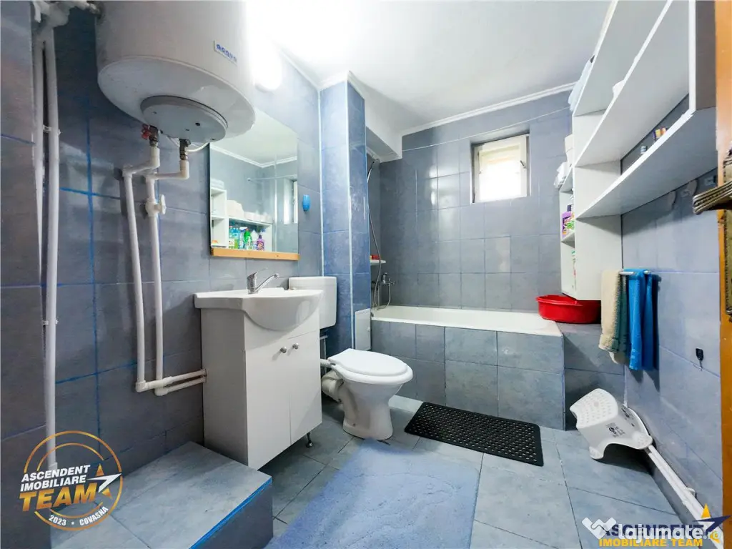 FILMTur 3D!Casa familiala 6 camere, teren mica livada, Intor 