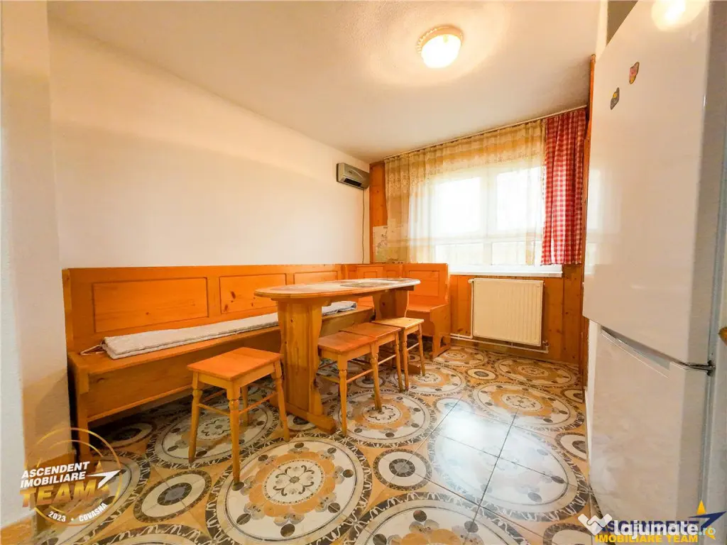 FILMTur 3D!Casa familiala 6 camere, teren mica livada, Intor 