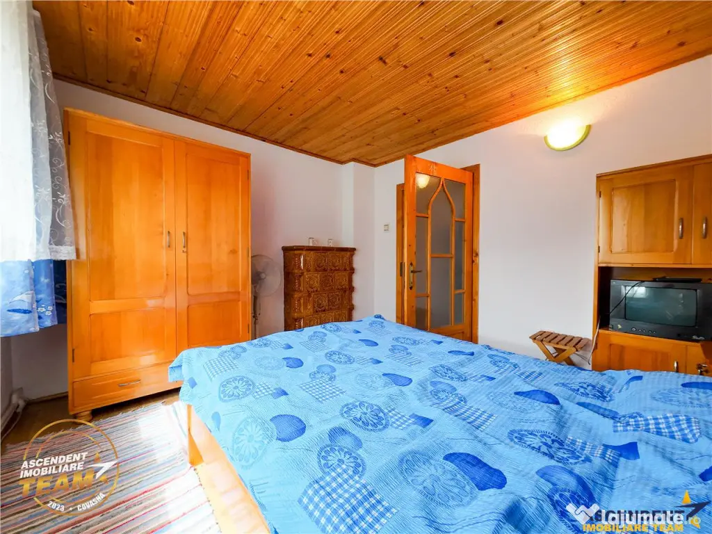 FILMTur 3D!Casa familiala 6 camere, teren mica livada, Intor 