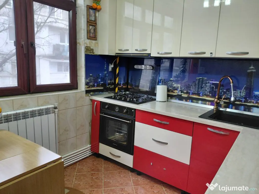 Garsonieră etaj 1, zonă Mall – mobilată și utilată...