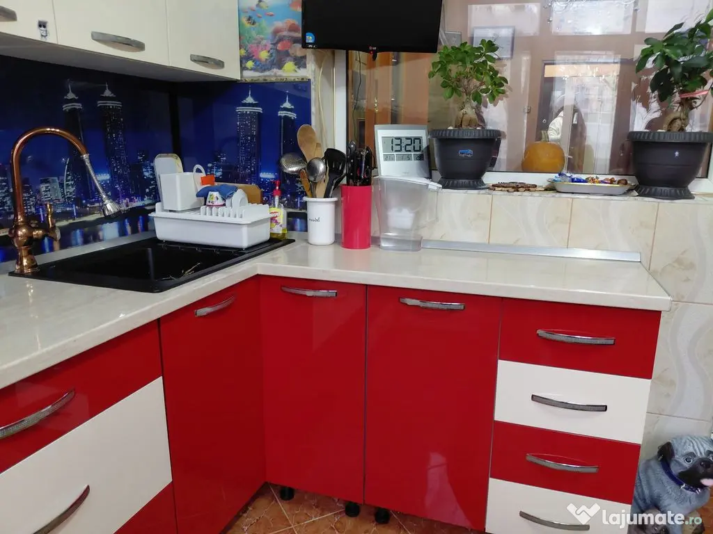 Garsonieră etaj 1, zonă Mall – mobilată și utilată...