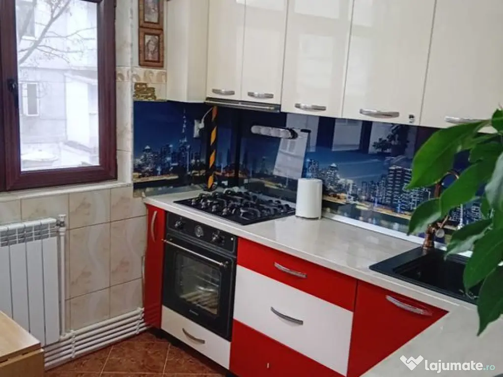 Garsonieră etaj 1, zonă Mall – mobilată și utilată...