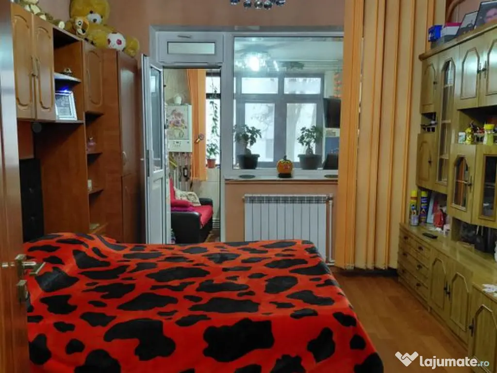 Garsonieră etaj 1, zonă Mall – mobilată și utilată...