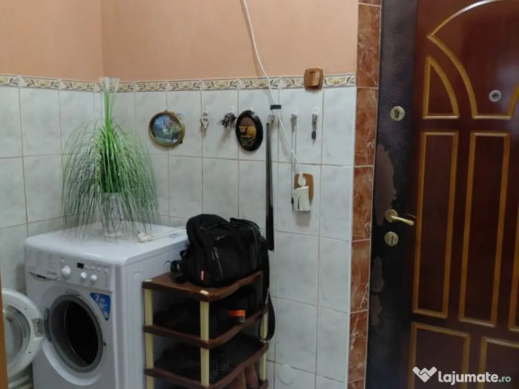 Garsonieră etaj 1, zonă Mall – mobilată și utilată...