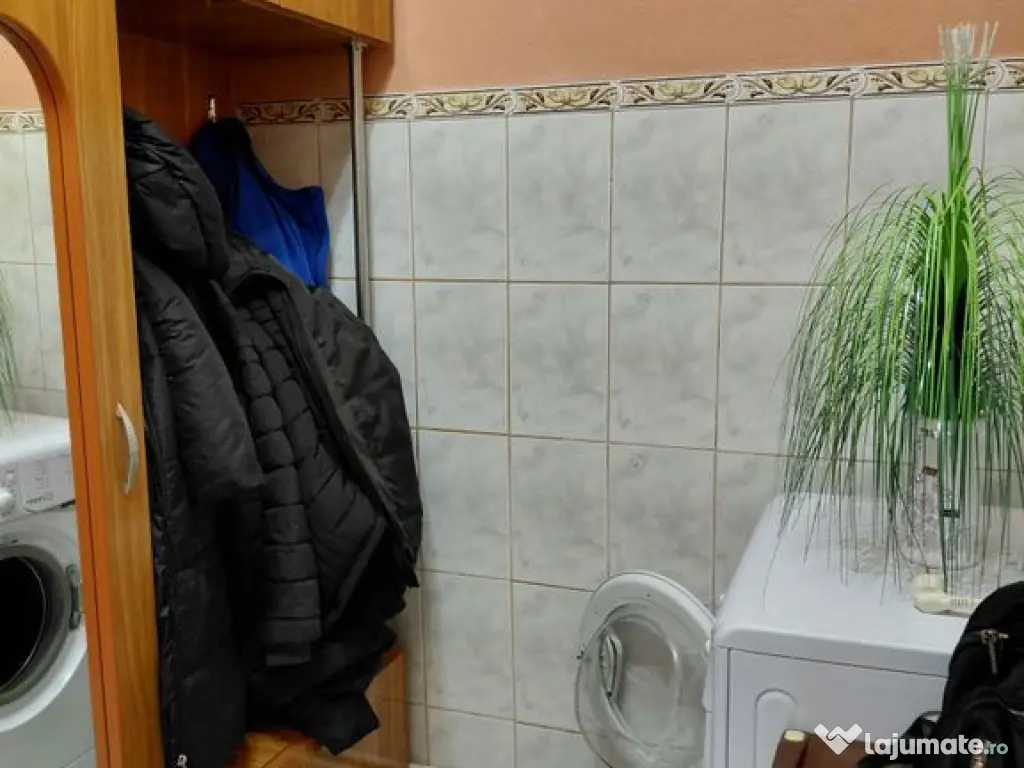 Garsonieră etaj 1, zonă Mall – mobilată și utilată...