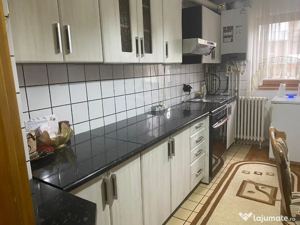 Ideal pentru investitie! Apartament 3 camere, 2 bai, zona Straja 
