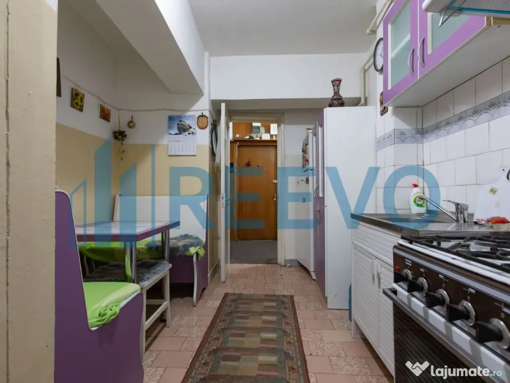 Apartament 4 camere, et. 1, str. 9 Mai, Bacău 