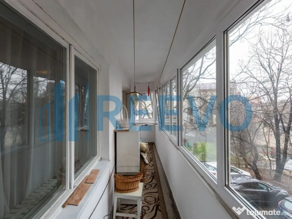 Apartament 4 camere, et. 1, str. 9 Mai, Bacău 