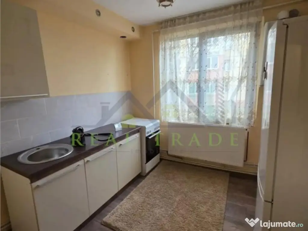 Garsoniera decomandata zona Astra