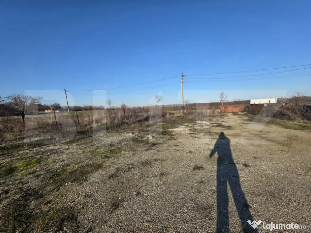 Teren 2.500 mp, front 23 ml, trifazic – Costești din Deal