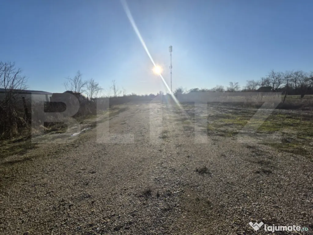 Teren 2.500 mp, front 23 ml, trifazic – Costești din Deal