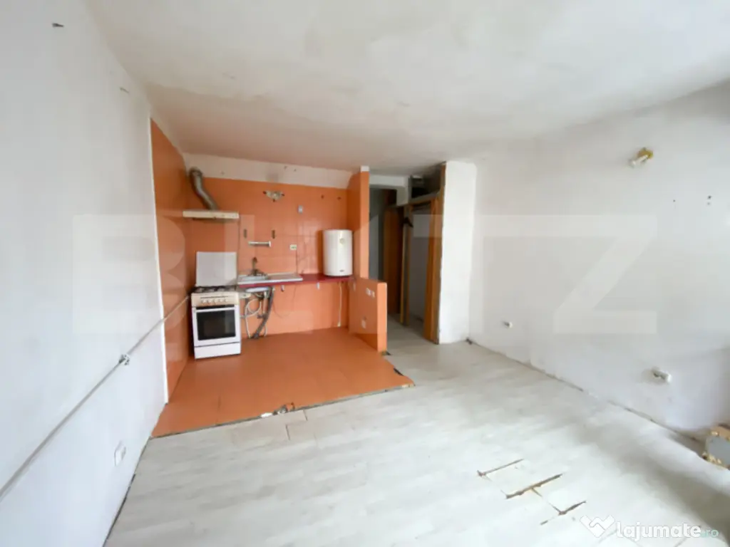 Garsoniera de vanzare, 25 mp, zona Lapus