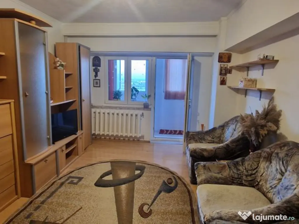 Garsonira decomandata, etaj intermediar, bloc cu lift. 