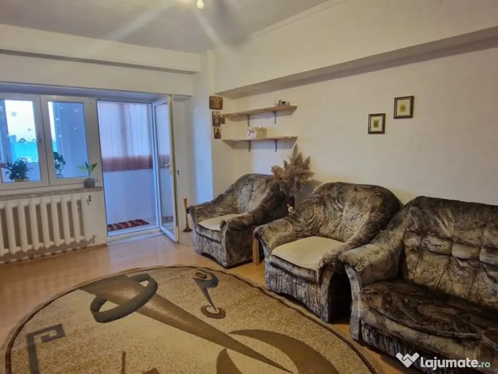 Garsonira decomandata, etaj intermediar, bloc cu lift. 