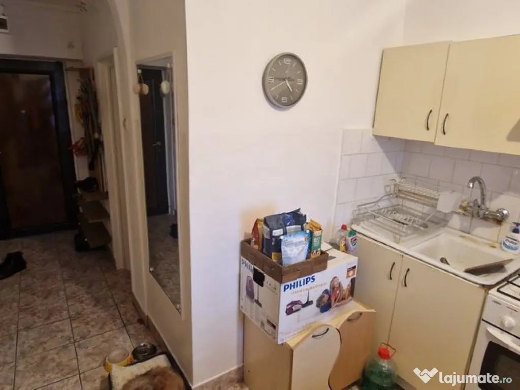 Garsonira decomandata, etaj intermediar, bloc cu lift. 