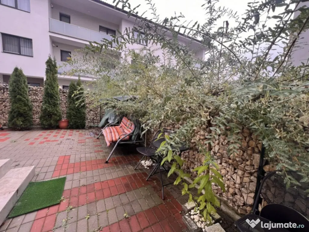 Apartament 3 camere, 53 mp, zona Sasar