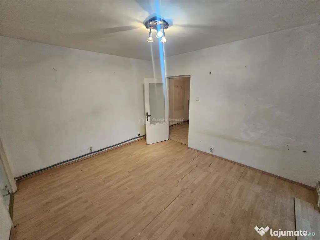 Resita, 2 Cam. Cf. 1, Et. 1, Micro 2 