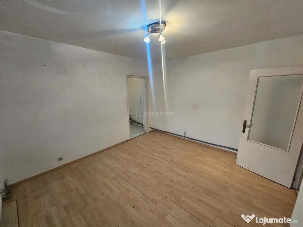 Resita, 2 Cam. Cf. 1, Et. 1, Micro 2 