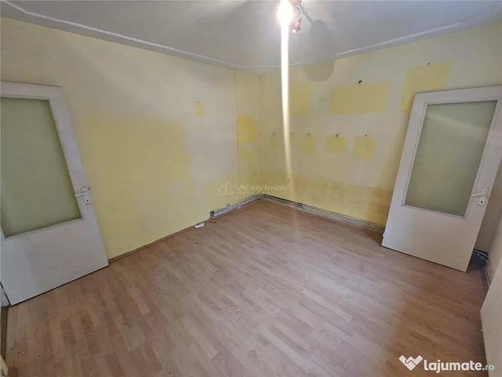 Resita, 2 Cam. Cf. 1, Et. 1, Micro 2 