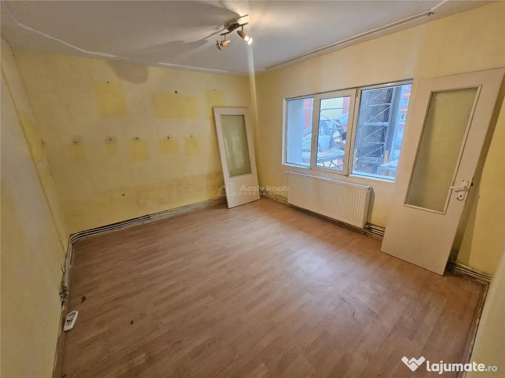 Resita, 2 Cam. Cf. 1, Et. 1, Micro 2 