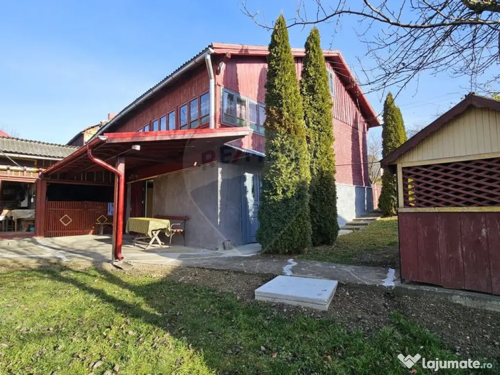 Casă / Vilă cu 3 camere de vânzare-Cacica-Suceava 