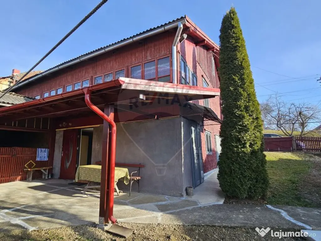 Casă / Vilă cu 3 camere de vânzare-Cacica-Suceava 