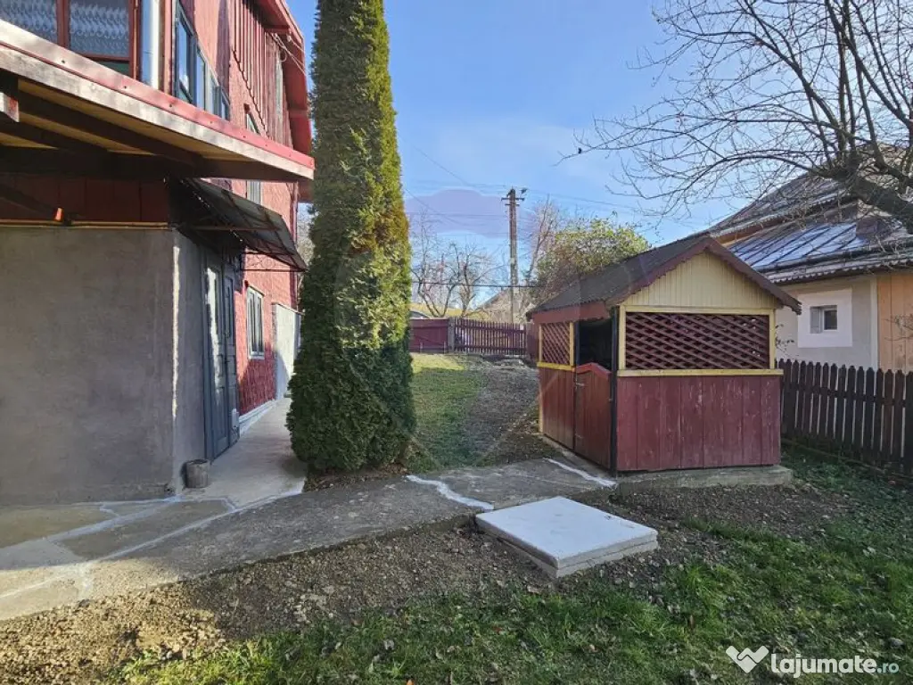 Casă / Vilă cu 3 camere de vânzare-Cacica-Suceava 