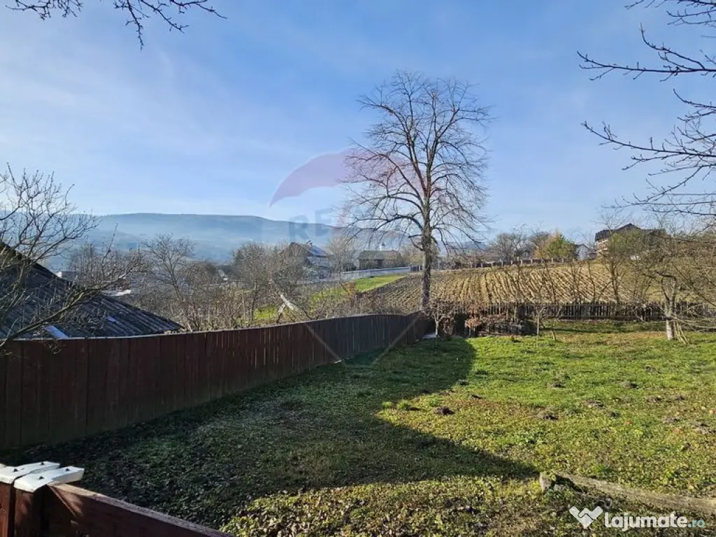 Casă / Vilă cu 3 camere de vânzare-Cacica-Suceava 