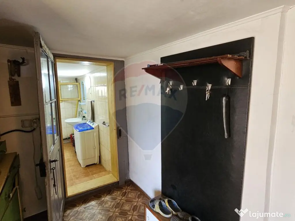 Casă / Vilă cu 3 camere de vânzare-Cacica-Suceava 