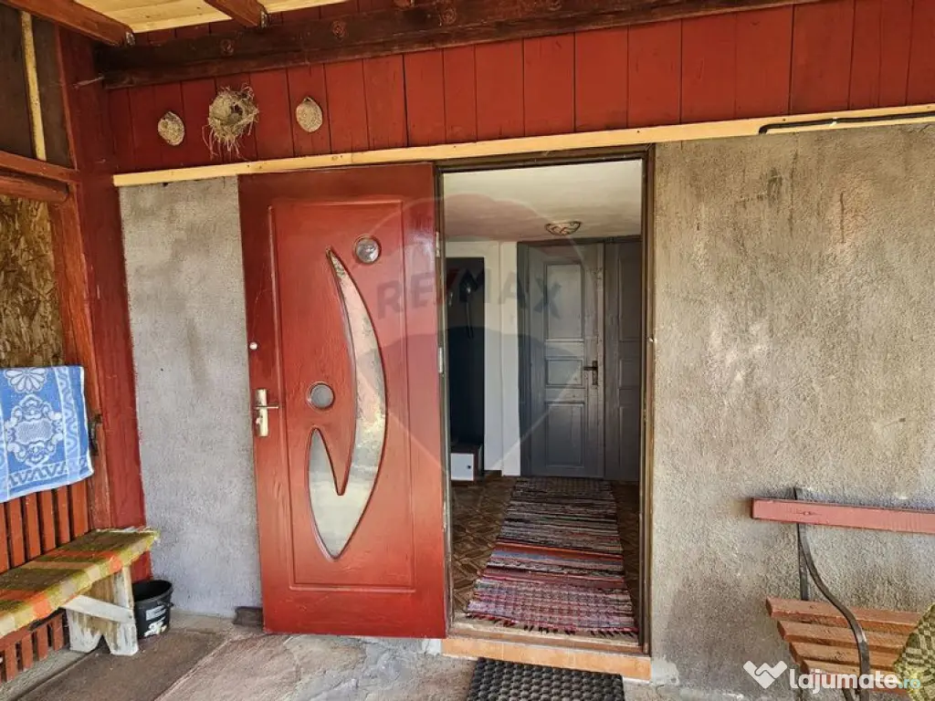 Casă / Vilă cu 3 camere de vânzare-Cacica-Suceava 