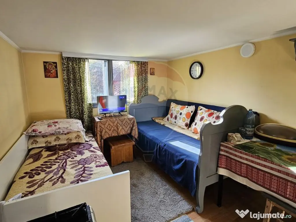 Casă / Vilă cu 3 camere de vânzare-Cacica-Suceava 