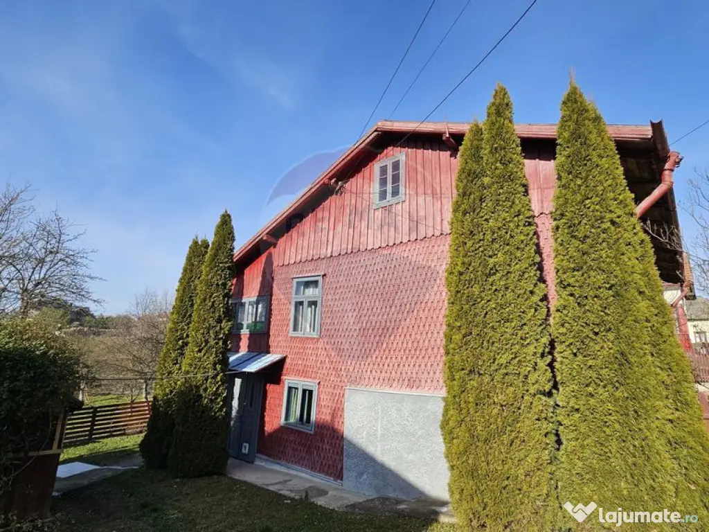 Casă / Vilă cu 3 camere de vânzare-Cacica-Suceava 