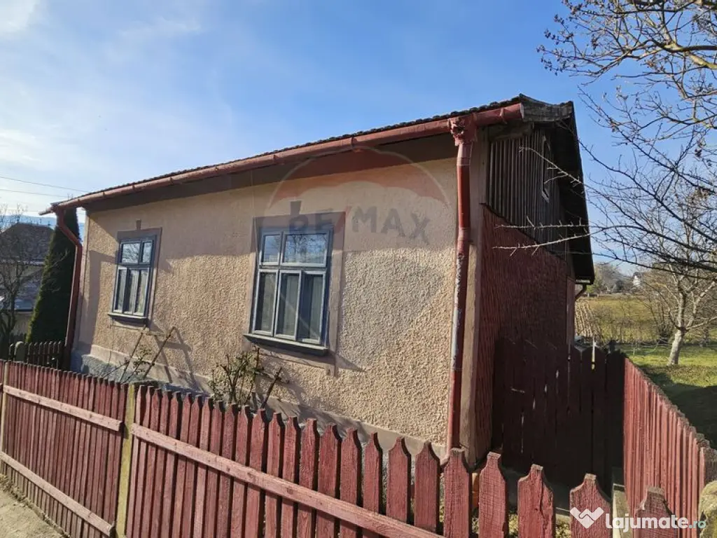 Casă / Vilă cu 3 camere de vânzare-Cacica-Suceava 