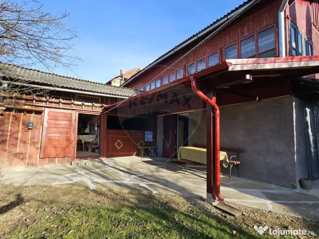 Casă / Vilă cu 3 camere de vânzare-Cacica-Suceava 