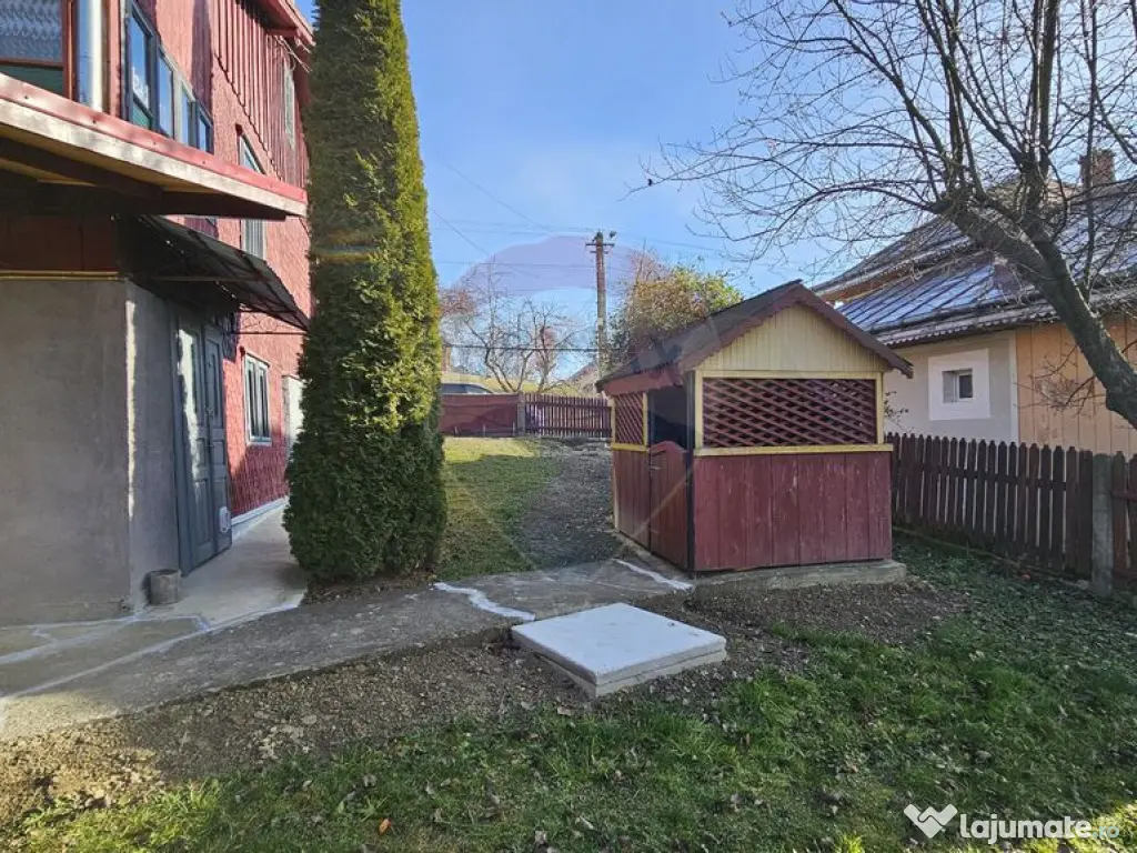 Casă / Vilă cu 3 camere de vânzare-Cacica-Suceava 