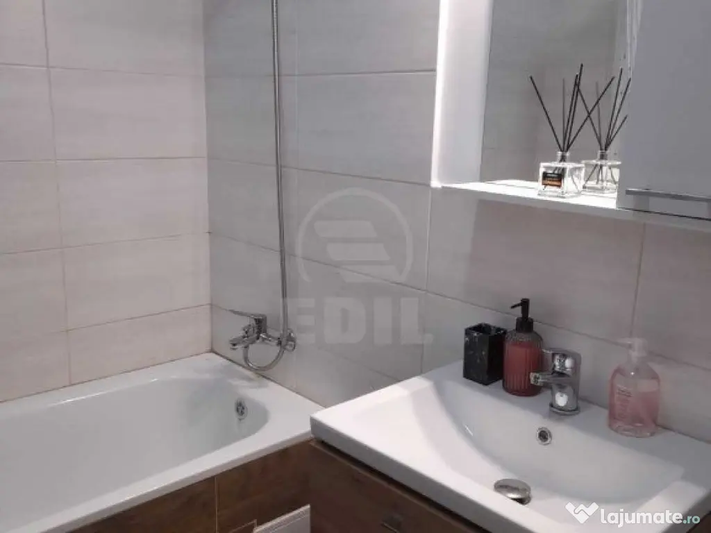 Apartament decomandat, lift și parcare, acces rapid spre Cluj 