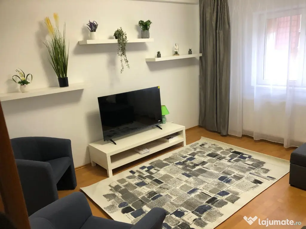 Apartament cu 3 camere, decomandat - zona Centru Civic 