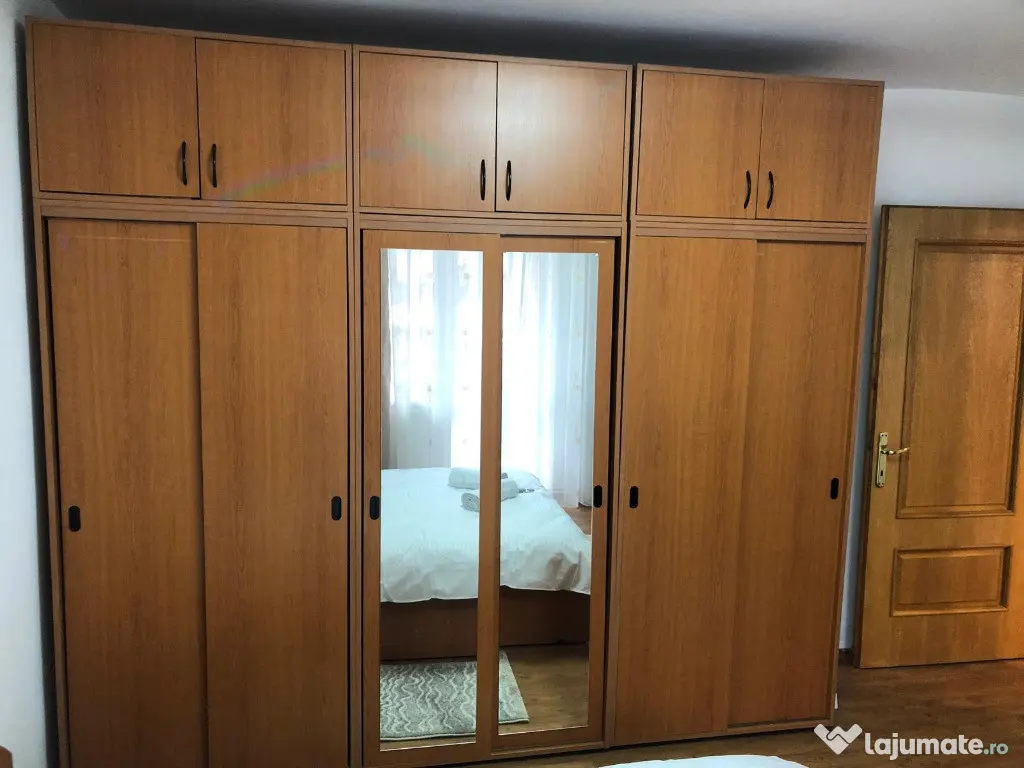 Apartament cu 3 camere, decomandat - zona Centru Civic 