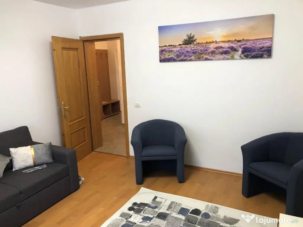 Apartament cu 3 camere, decomandat - zona Centru Civic 