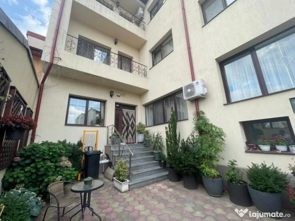 Vila Cu Posbilitate De Investitie - 420 mp - Antiaeriana