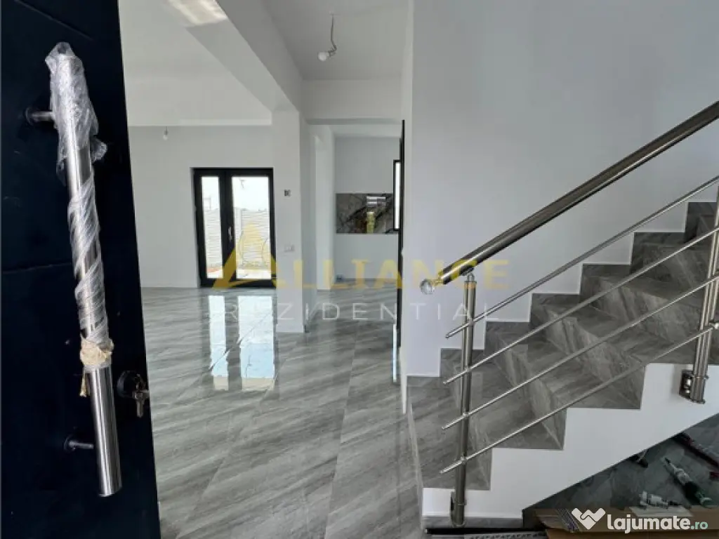 Casa de | Teren 350 mp | 4 camere | Dormitor cu baie propri