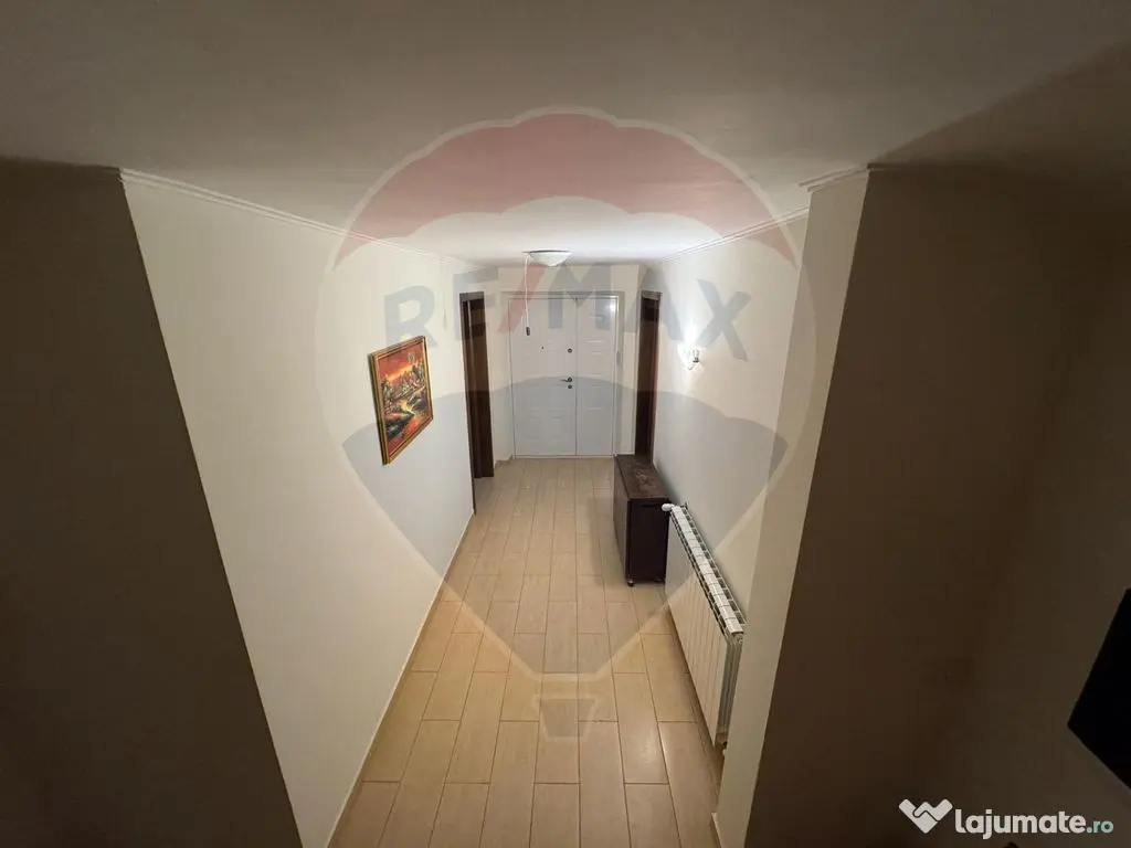 Casă / Vilă cu 6 camere de vânzare în zona Darmanesti 