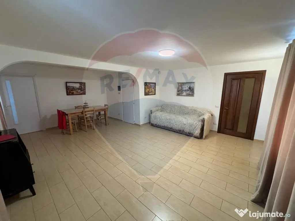 Casă / Vilă cu 6 camere de vânzare în zona Darmanesti 