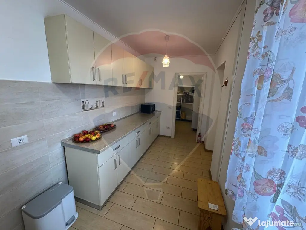 Casă / Vilă cu 6 camere de vânzare în zona Darmanesti 