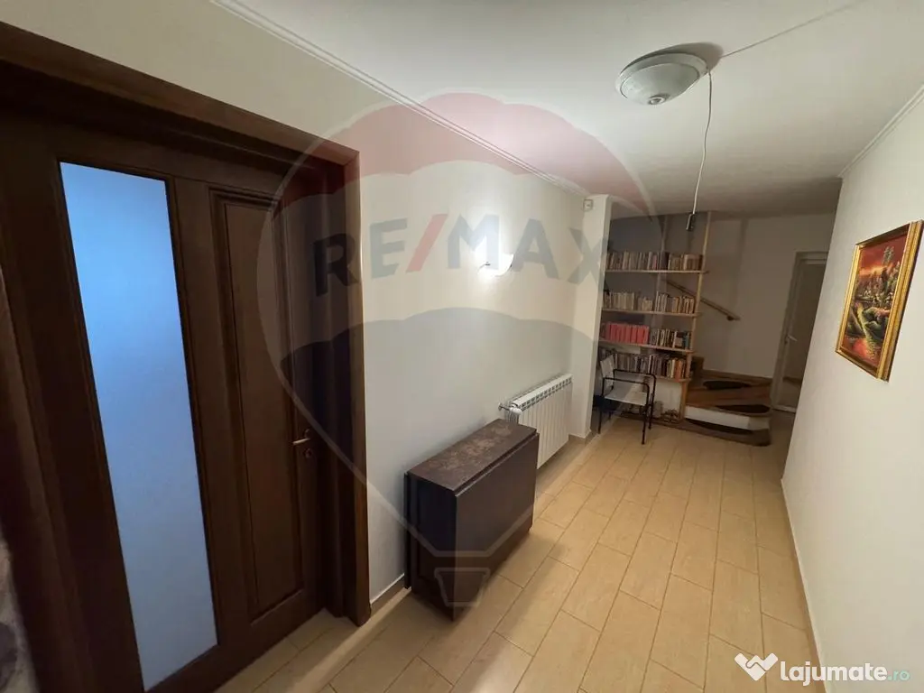 Casă / Vilă cu 6 camere de vânzare în zona Darmanesti 